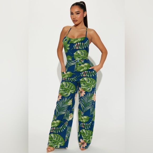 Fashion Nova Pants - Summery Jumpsuit